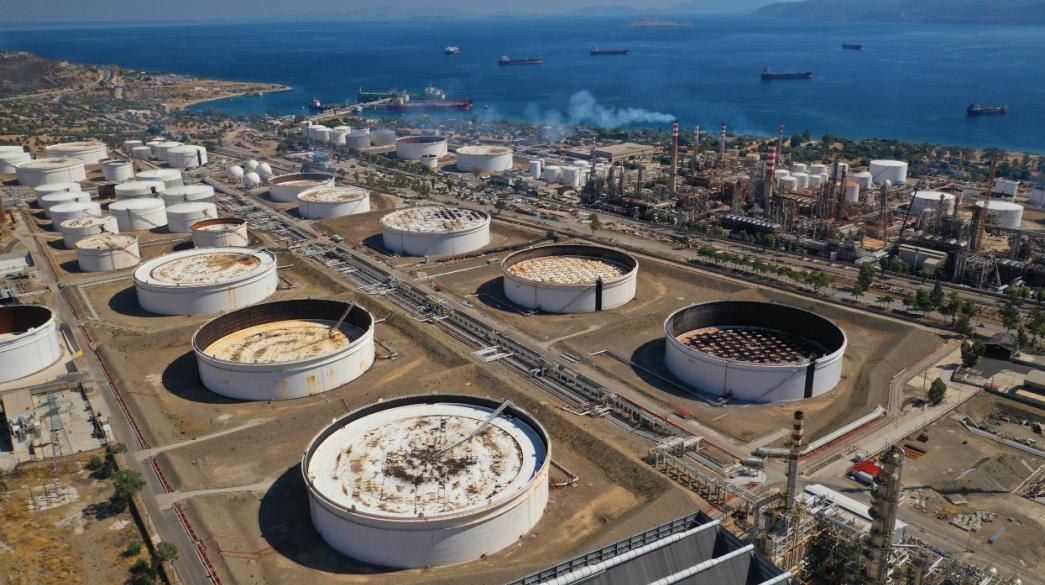 Διακοπή κυκλοφορίας στην ΑθηνώνΚορίνθου λόγω της πυρκαγιάς στη Motor Oil Business Daily